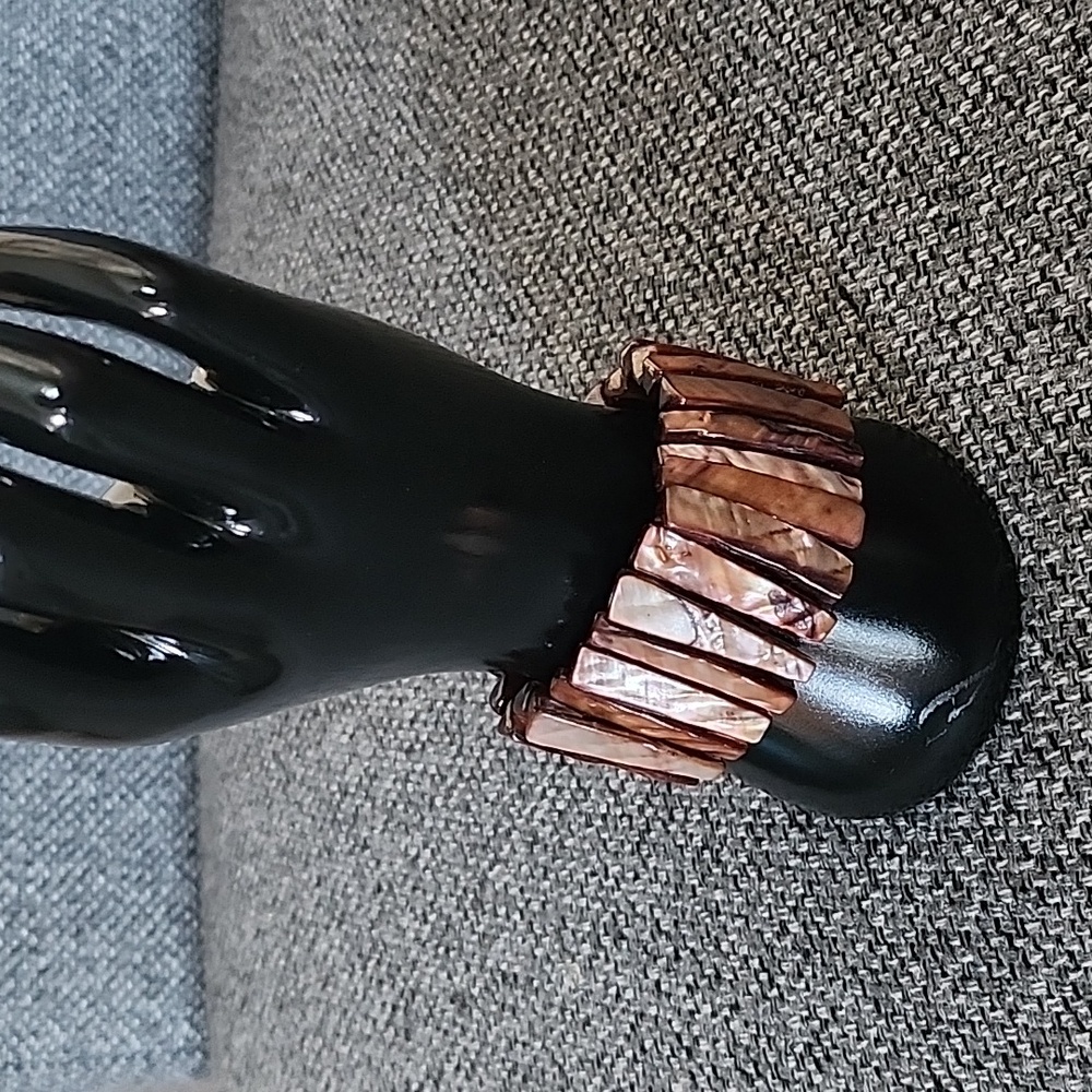 Shell bangle - Picture 1 of 3